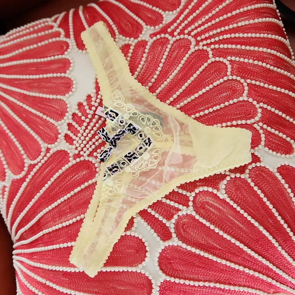 Victoria's secret yellow thong nwot size sp